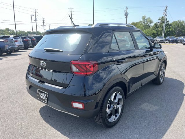 New 2026 Hyundai Venue SEL FWD image 5