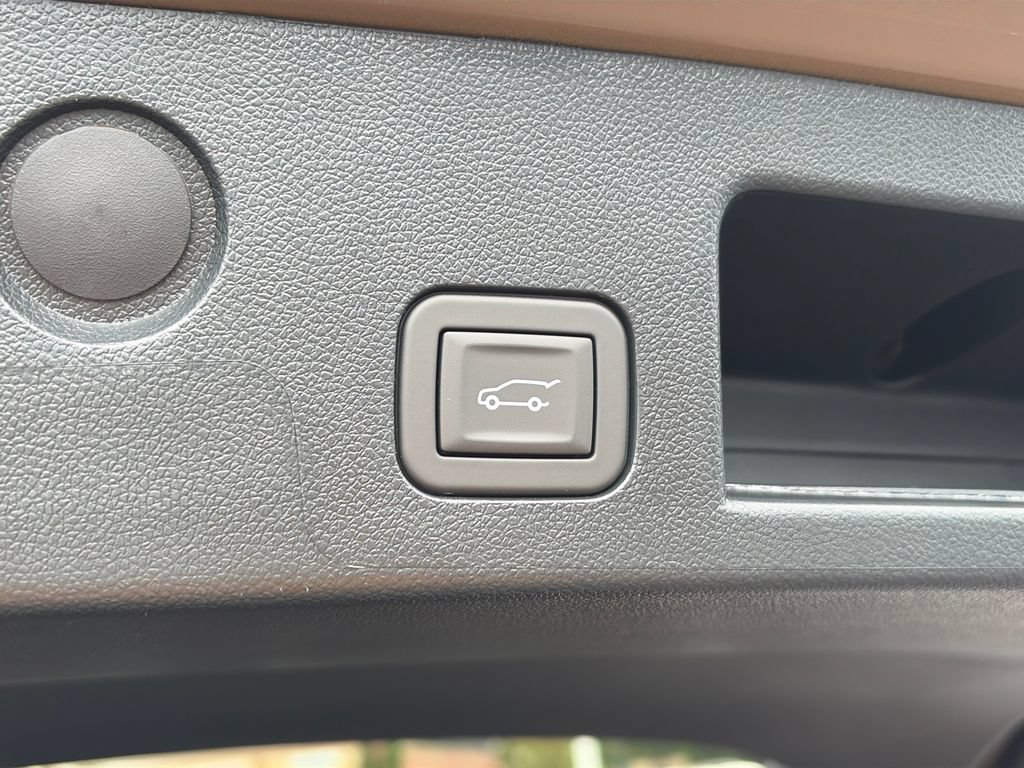 New 2027 Chevrolet Equinox LT w/ Convenience Package II AWD/4WD image 8
