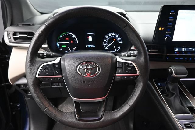 Used 2023 Toyota Sienna XLE FWD image 14