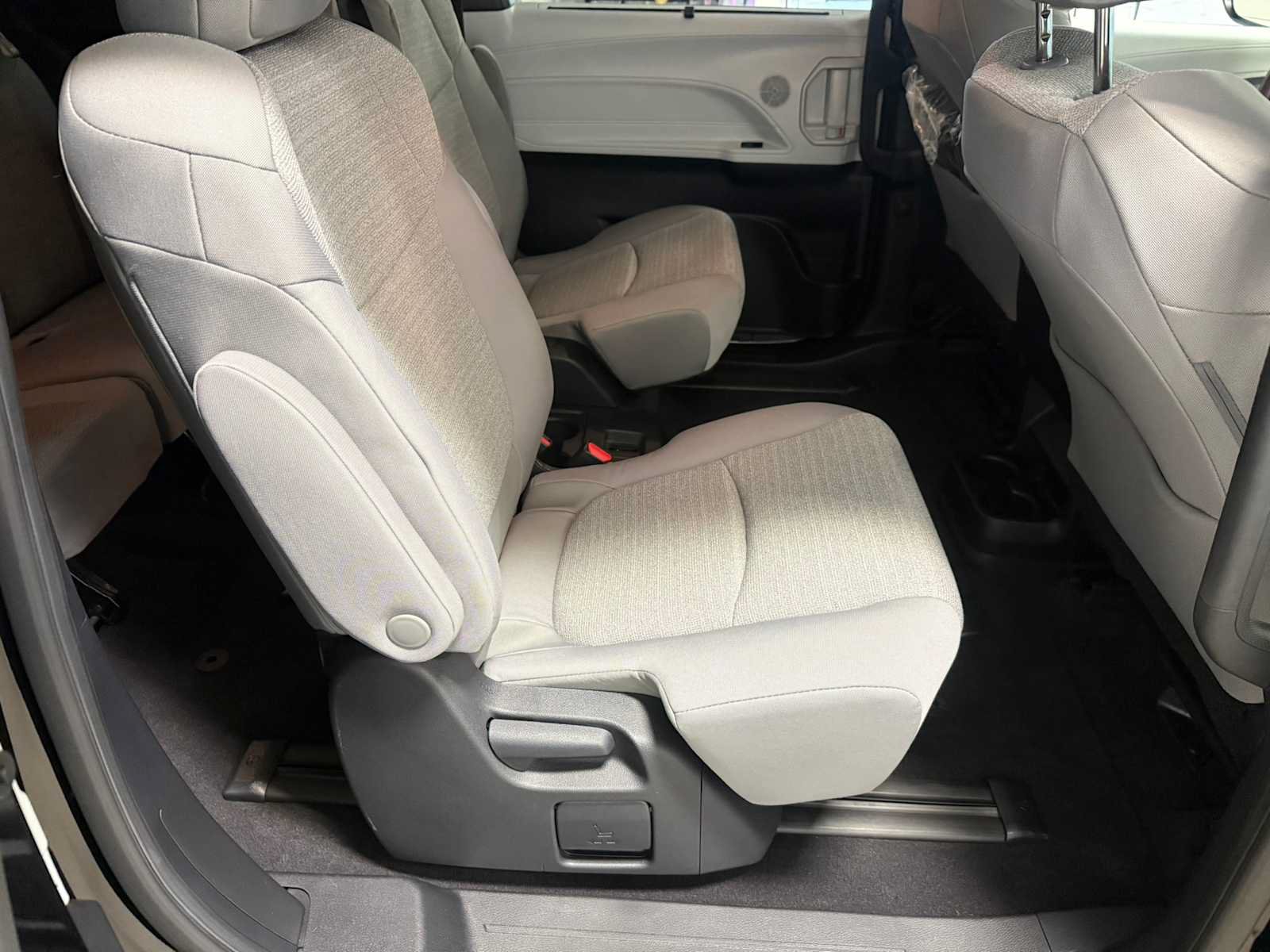 Certified 2026 Toyota Sienna LE AWD/4WD image 24