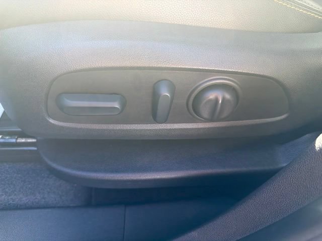 Used 2022 Chevrolet Equinox Premier AWD/4WD image 16