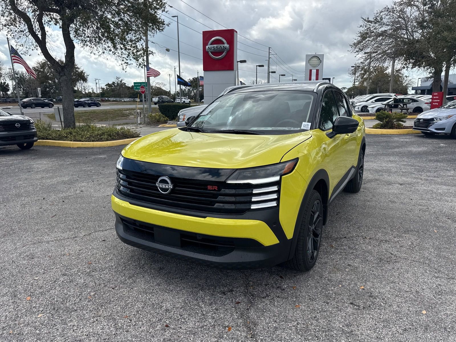 New 2026 Nissan Kicks SR w/ SR Premium Package FWD image 3
