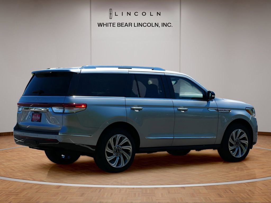 Used 2024 Lincoln Navigator Reserve AWD/4WD image 5