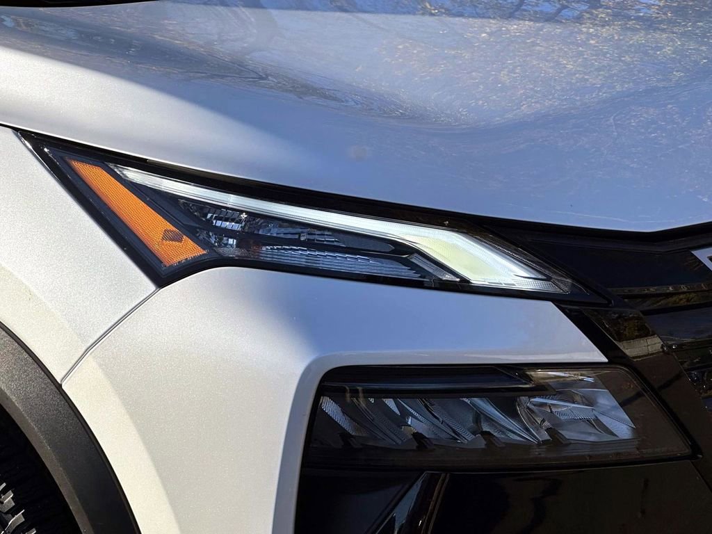 Certified 2025 Nissan Rogue SV image 10