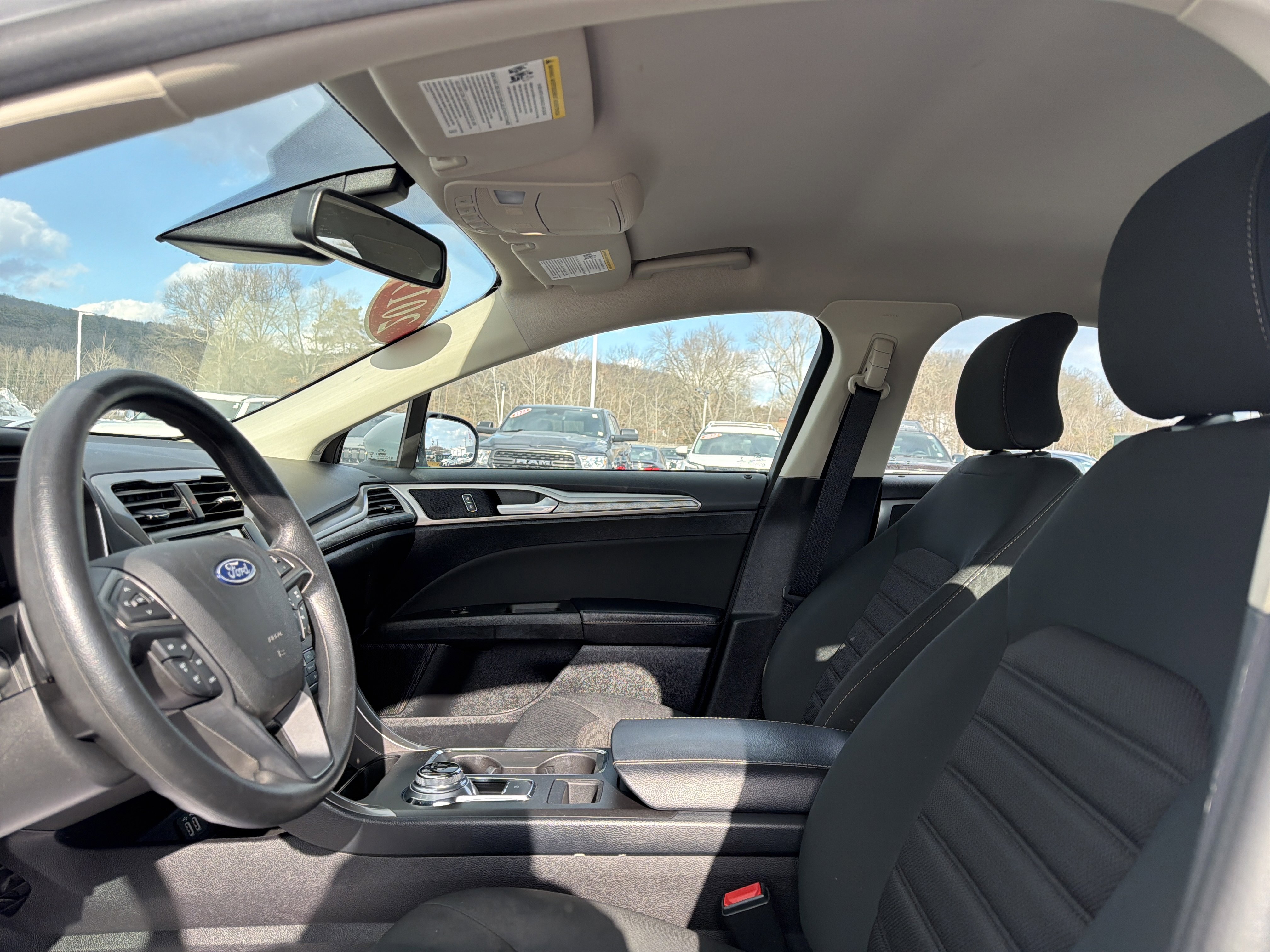 Used 2019 Ford Fusion SE image 11
