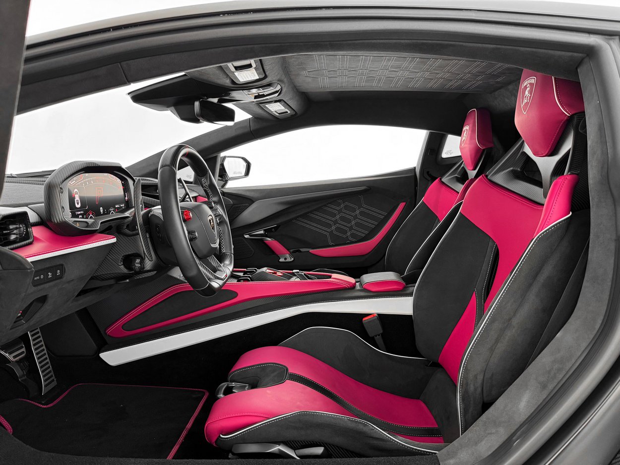 Used 2025 Lamborghini Revuelto image 14