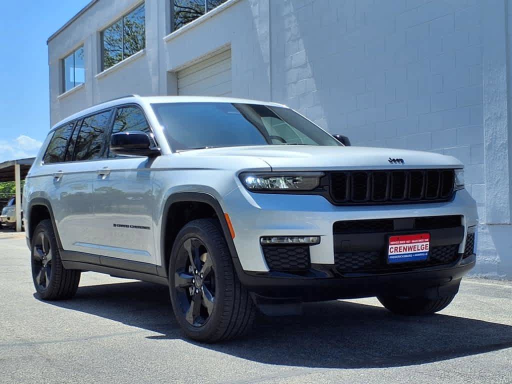 Used 2025 Jeep Grand Cherokee L Limited w/ Black Appearance Package image 2