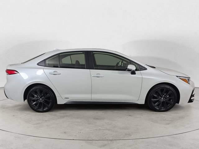 Used 2024 Toyota Corolla SE w/ SE Package AWD/4WD image 4