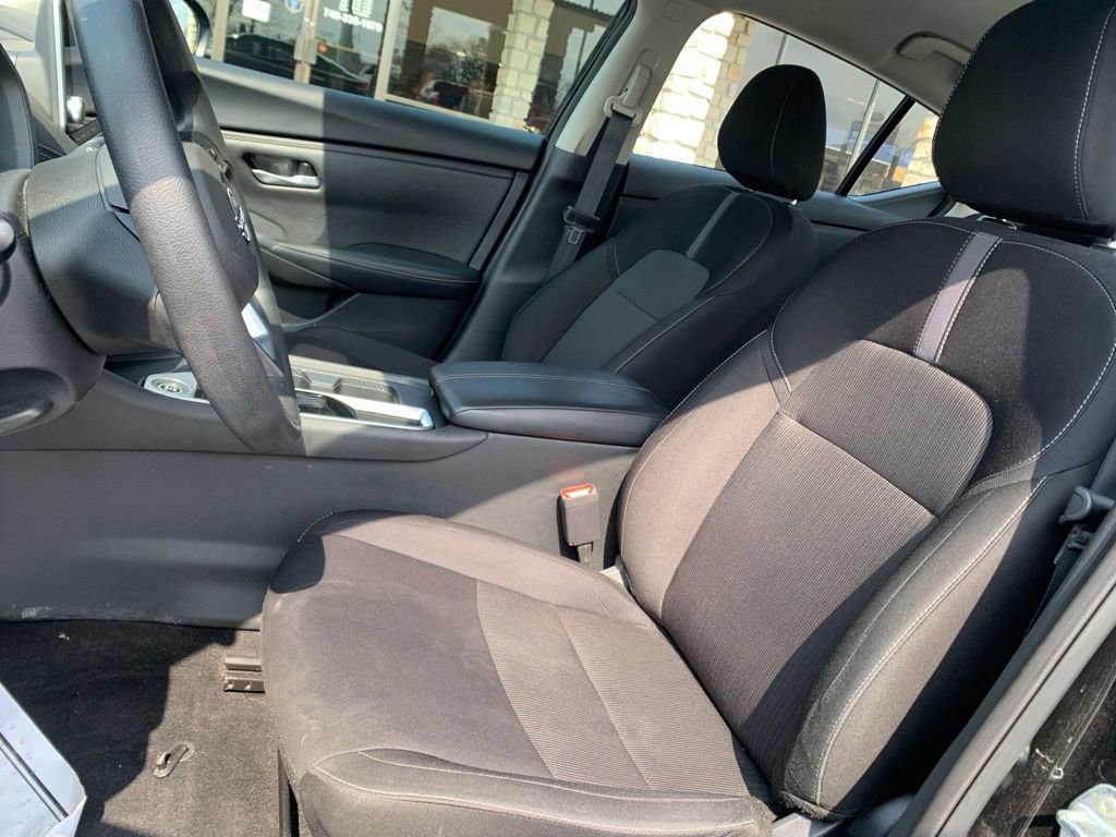 Used 2025 Nissan Sentra SV FWD image 10