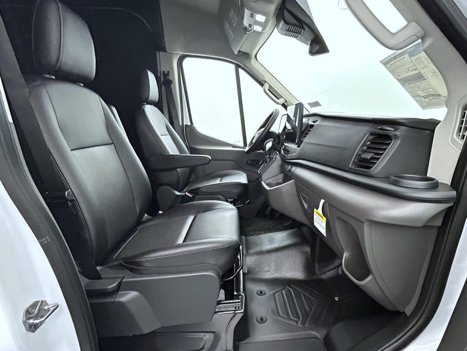 New 2027 Ford Transit 250 148 Medium Roof w/ Load Area Protection Package RWD image 15