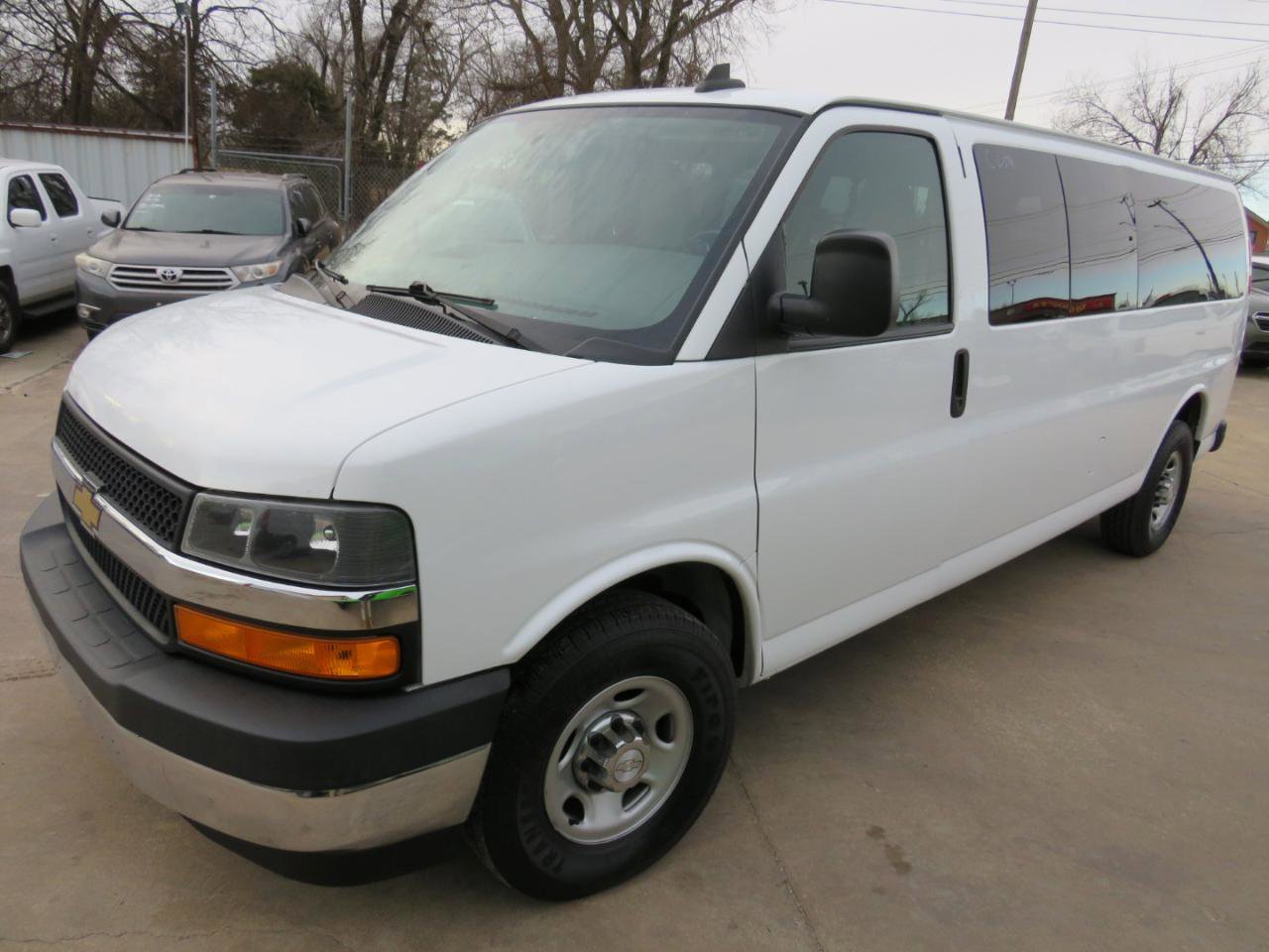 Used 2018 Chevrolet Express 3500 LT w/ LT Preferred Equipment Group RWD image 1