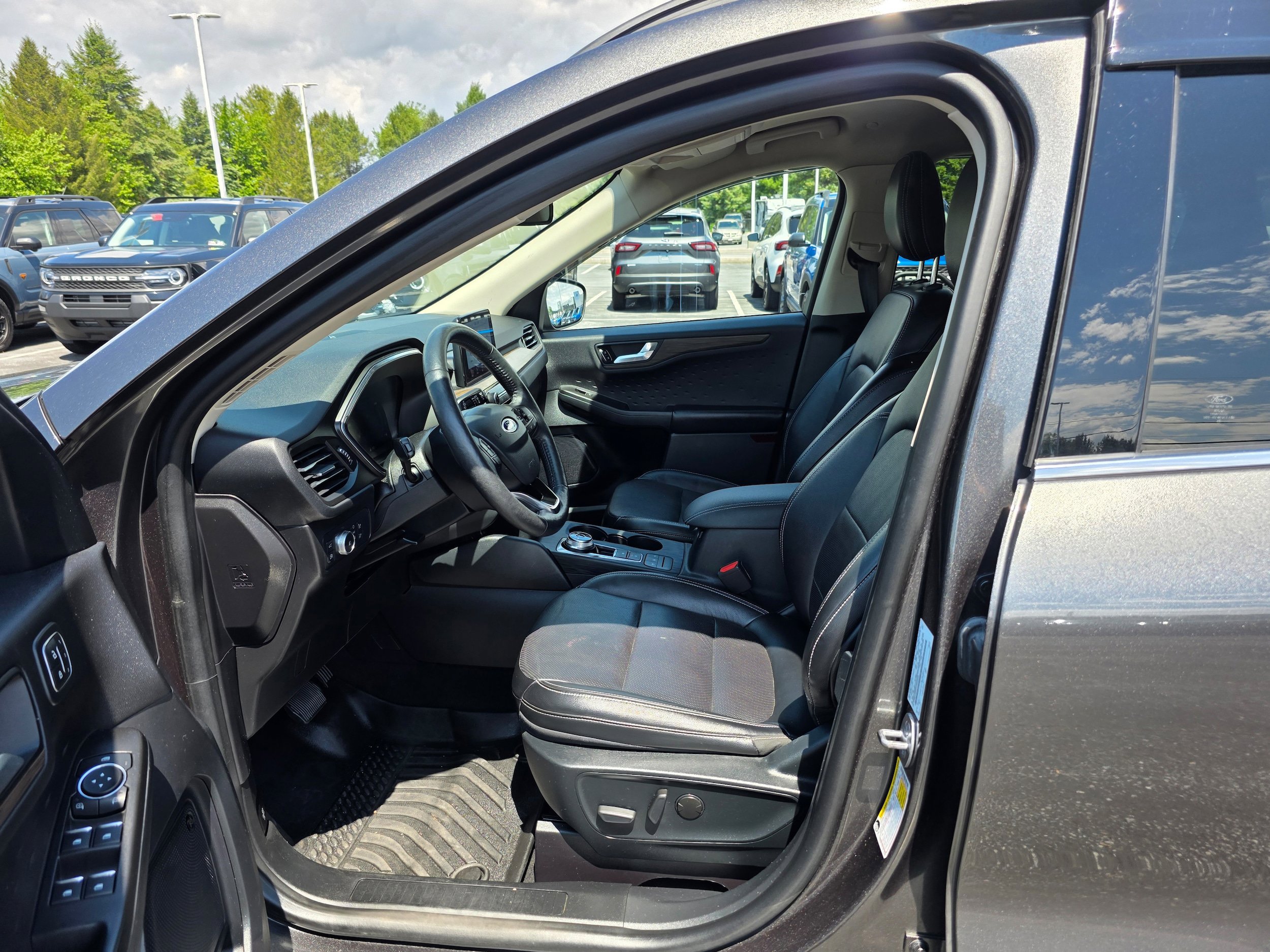Used 2020 Ford Escape Titanium FWD image 20