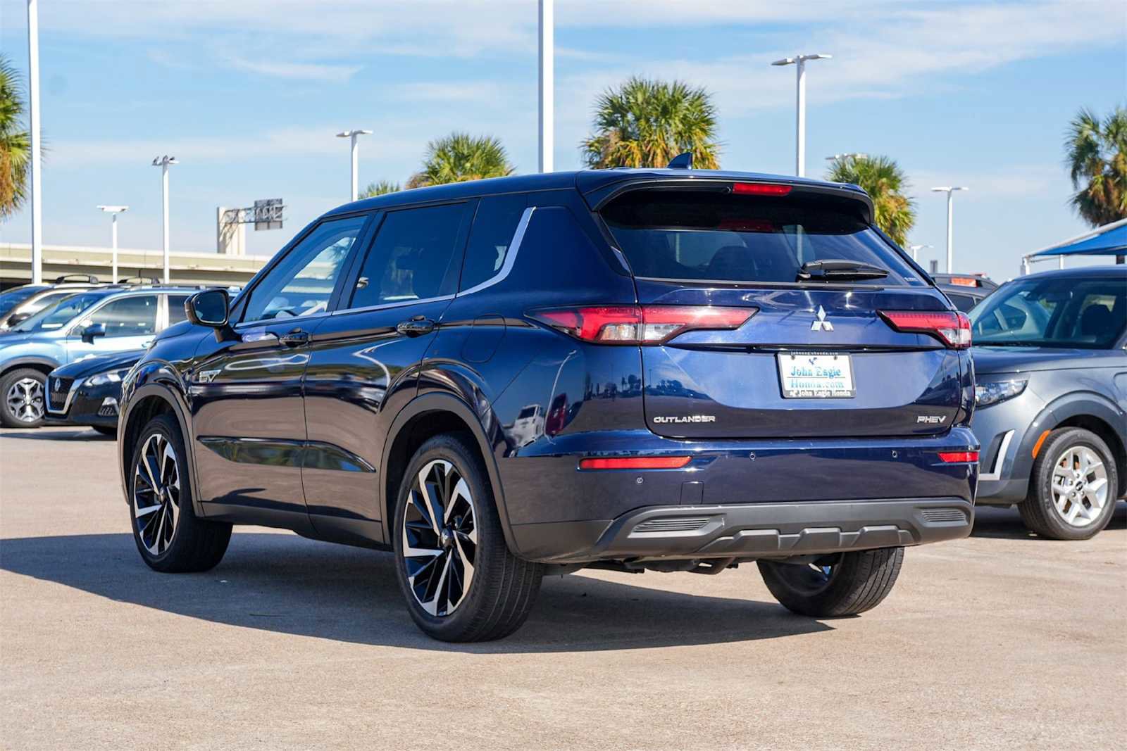 Used 2024 Mitsubishi Outlander SE image 4