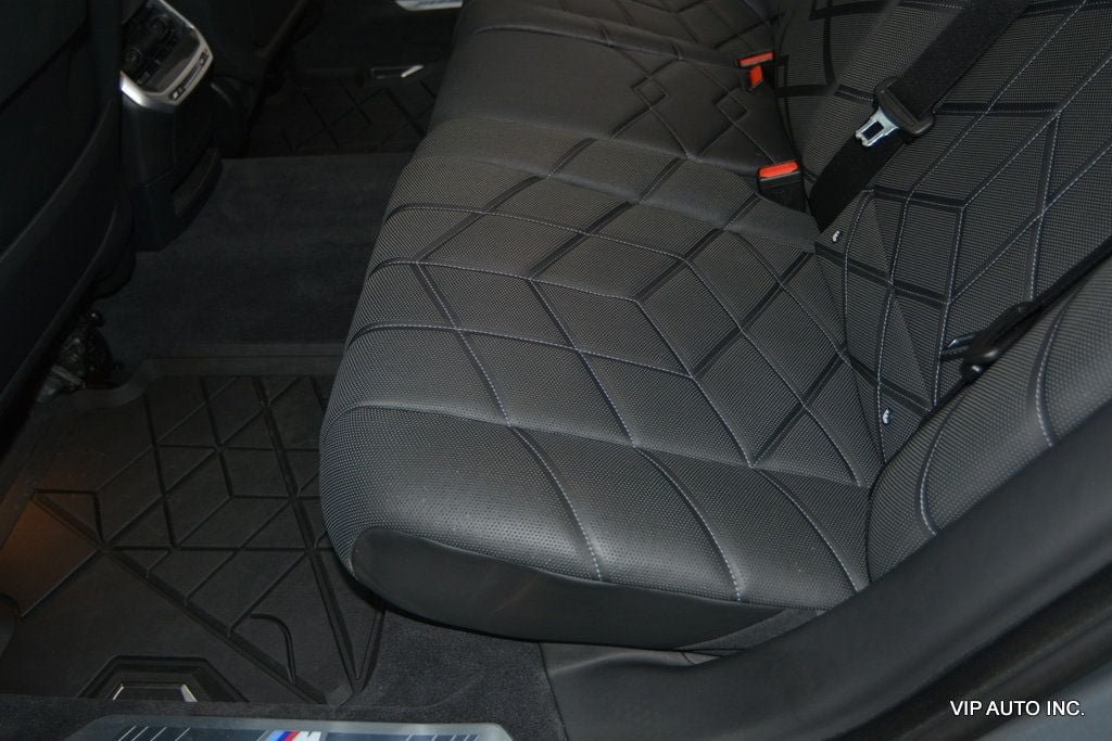 Used 2023 BMW i7 xDrive60 AWD/4WD image 27