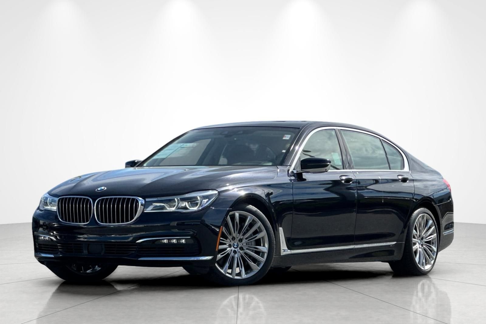 Used 2018 BMW 750i 750i image 1