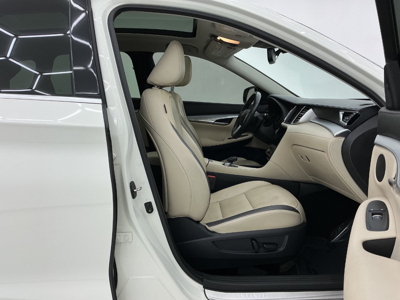 Used 2020 INFINITI QX50 Essential w/ Convenience Package FWD image 15