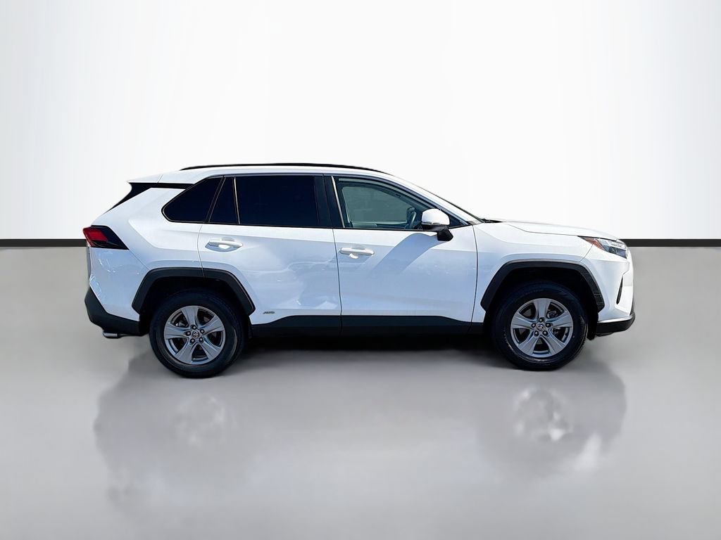 Used 2022 Toyota RAV4 XLE w/ Convenience Package AWD/4WD image 4