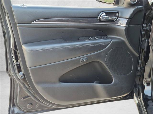 Used 2020 Jeep Grand Cherokee Overland AWD/4WD image 11