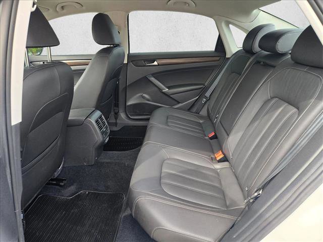 Used 2020 Volkswagen Passat 2.0T SEL image 19