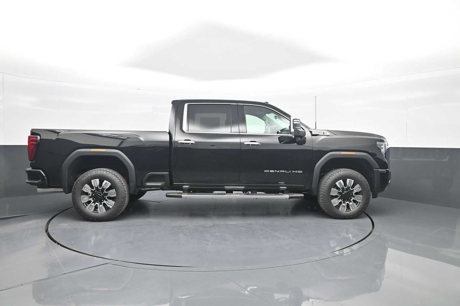New 2026 GMC Sierra 2500 Denali w/ Technology Package AWD/4WD image 9