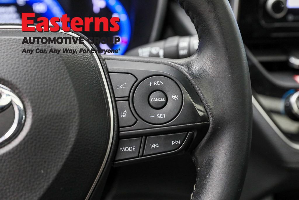 Used 2022 Toyota Corolla Cross XLE w/ Convenience Package image 16