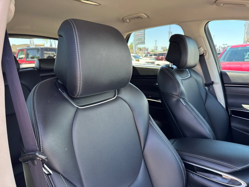 Used 2025 Genesis GV70 2.5T AWD/4WD image 14