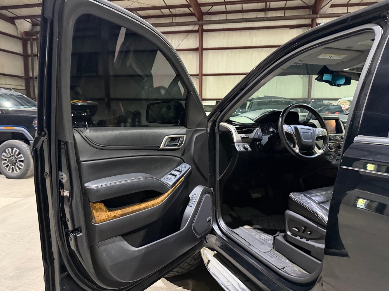 Used 2015 GMC Yukon XL Denali w/ Touring Package RWD image 12