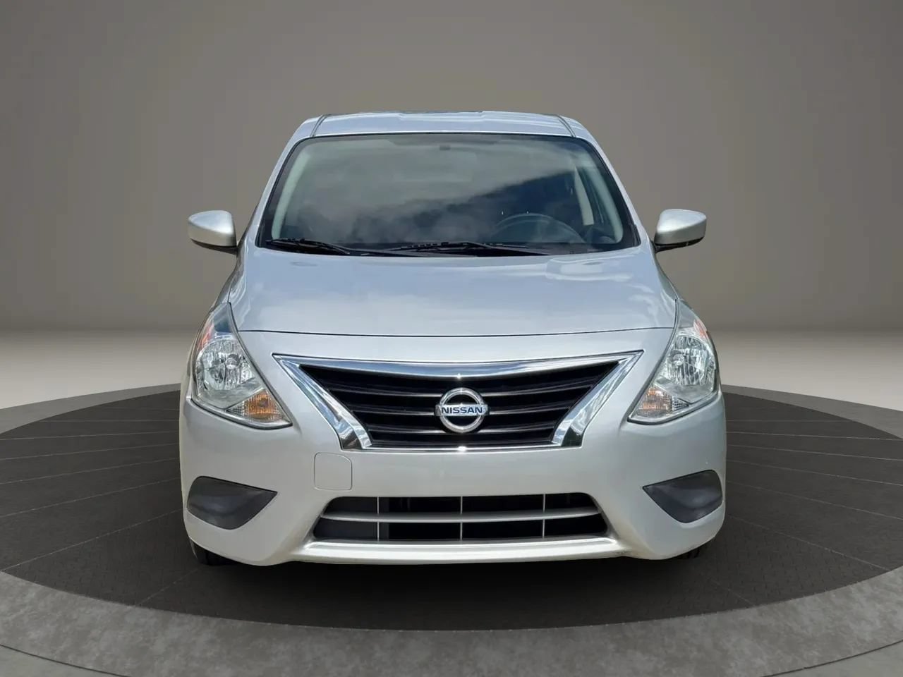 Used 2018 Nissan Versa SV FWD image 8