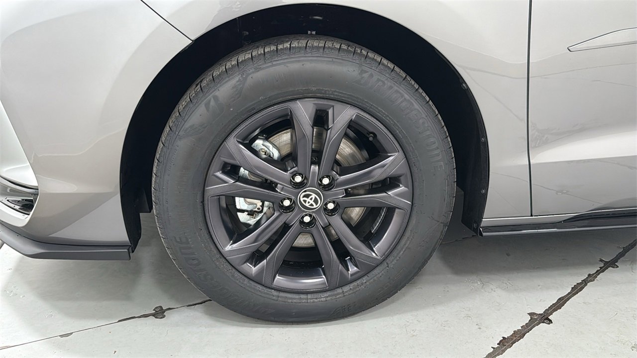New 2026 Toyota Sienna XSE image 25