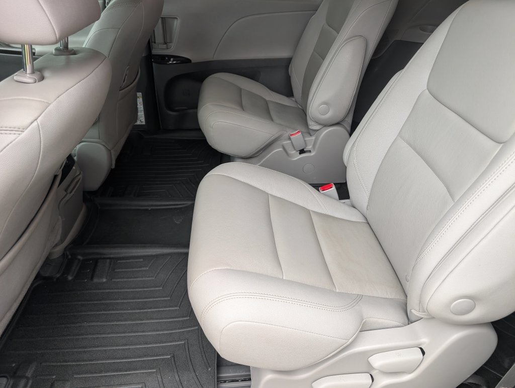Used 2020 Toyota Sienna XLE AWD/4WD image 4
