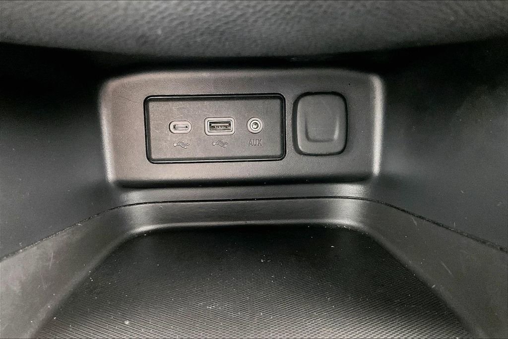 Used 2020 Chevrolet Equinox LT image 32