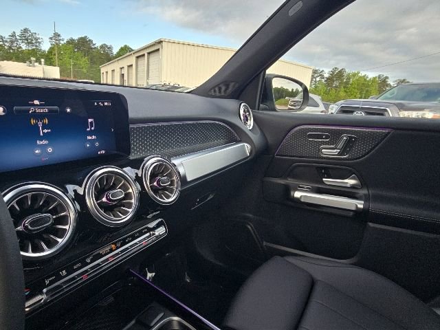 Used 2025 Mercedes-Benz GLB 250 image 27