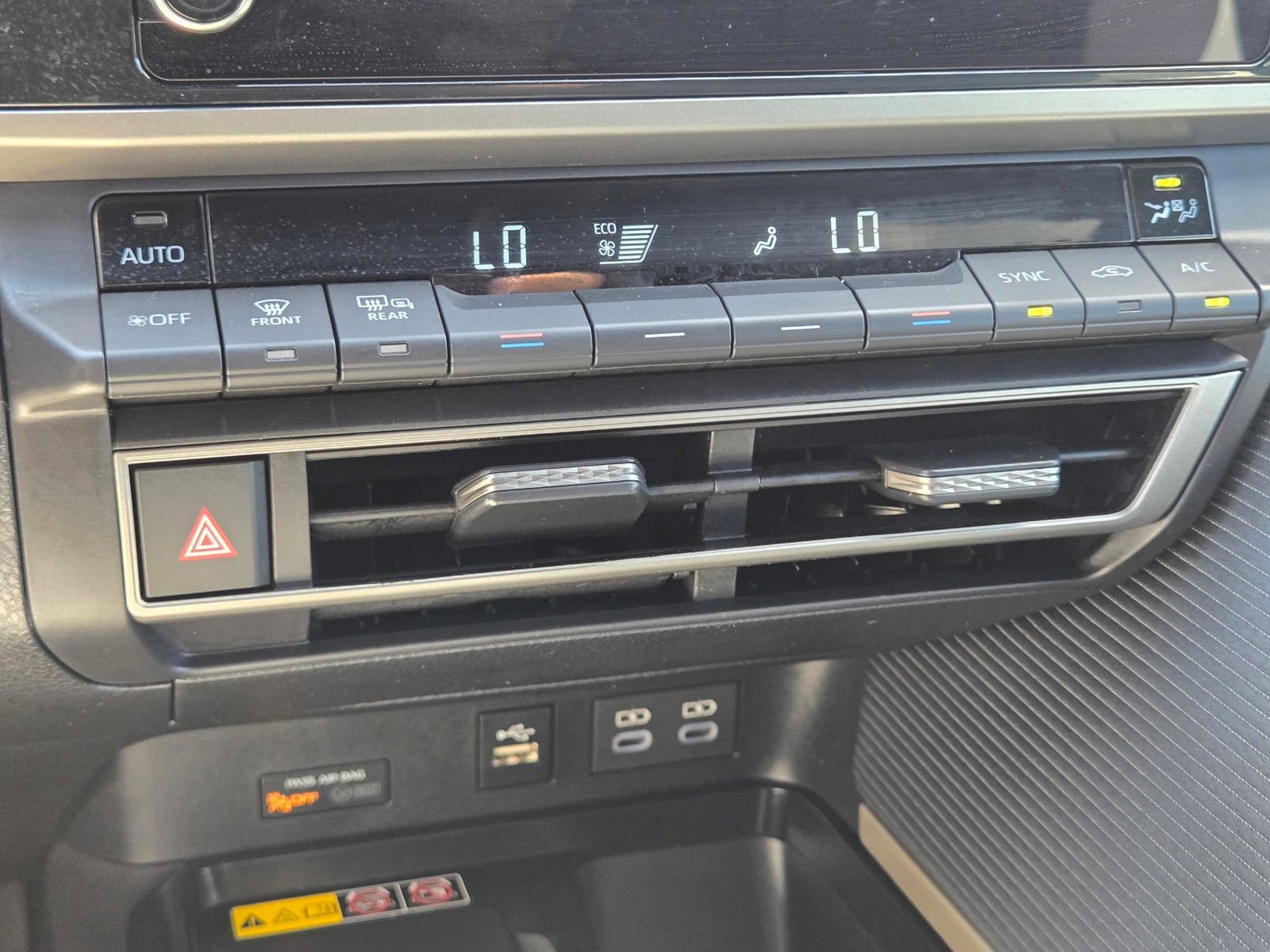 Used 2025 Toyota Camry SE w/ Convenience Package FWD image 23