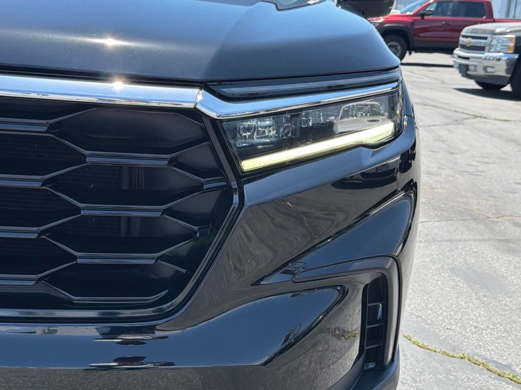 Used 2023 Honda Pilot Touring image 13