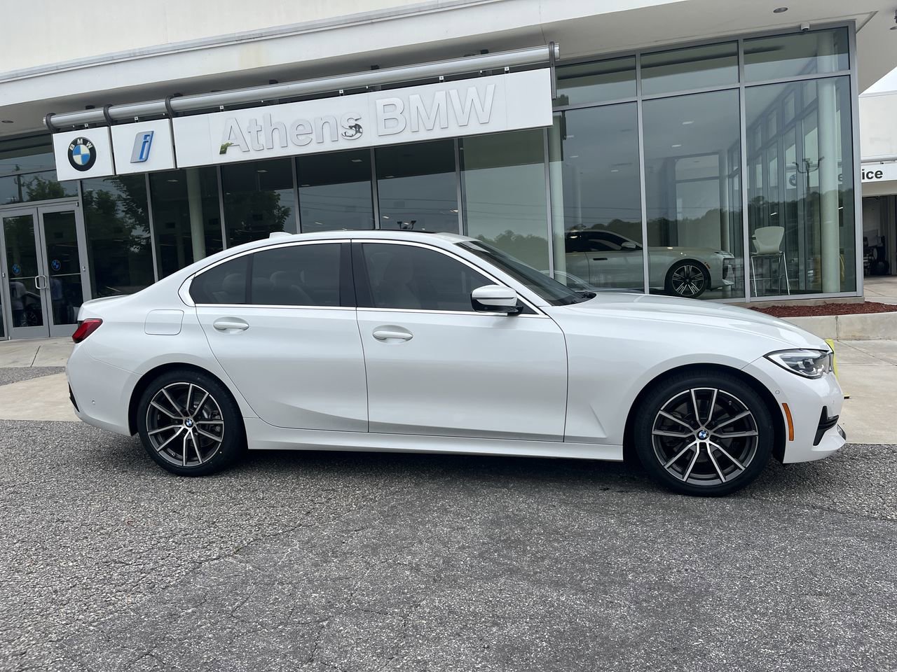 Used 2021 BMW 330i Sedan w/ Premium Package RWD image 9