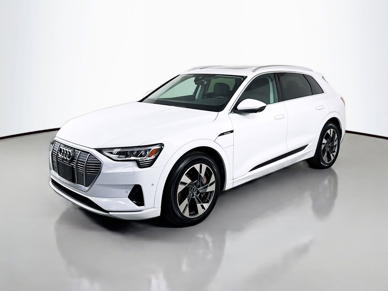 Used 2022 Audi e-tron Premium Plus image 1