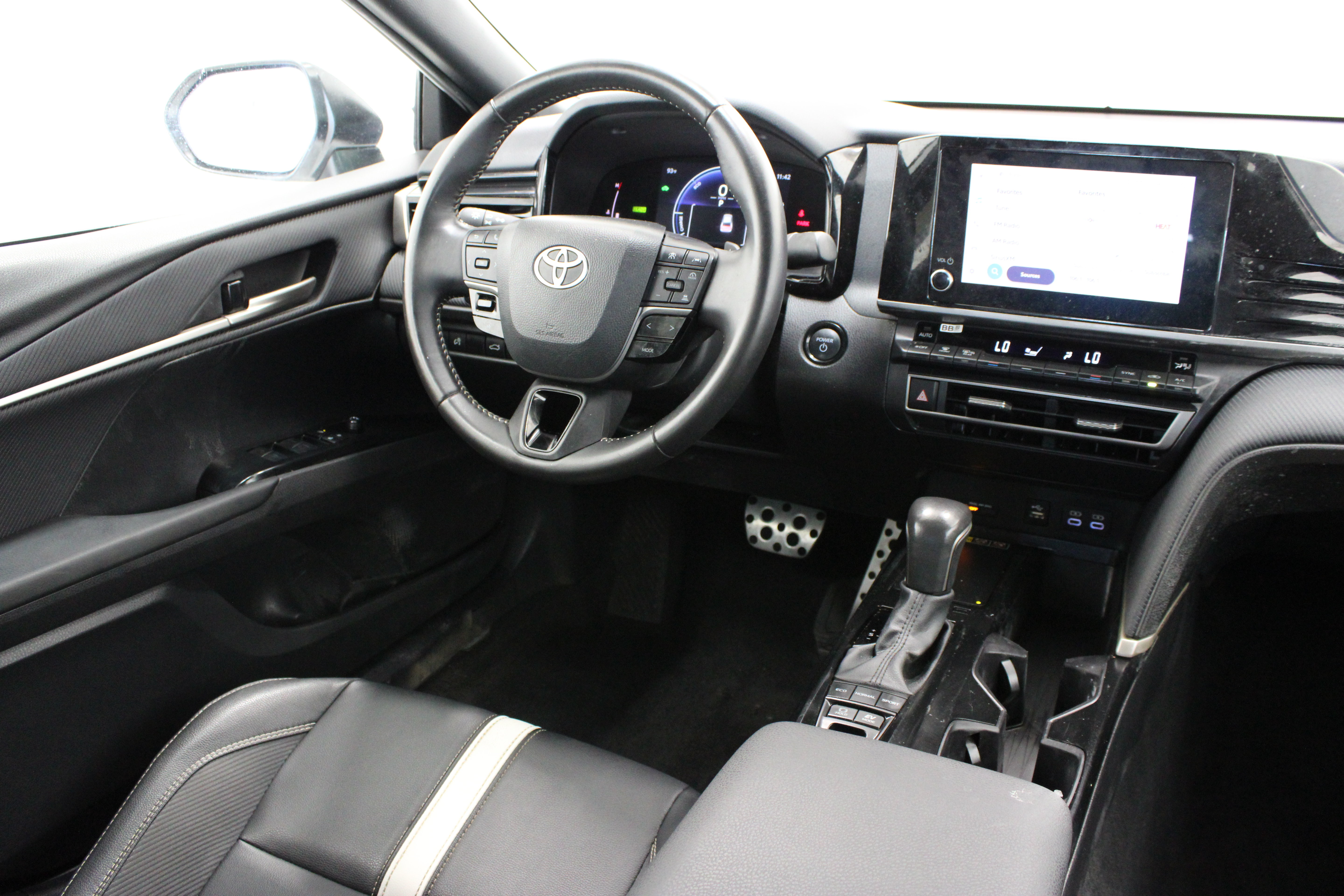 Certified 2025 Toyota Camry SE FWD image 30