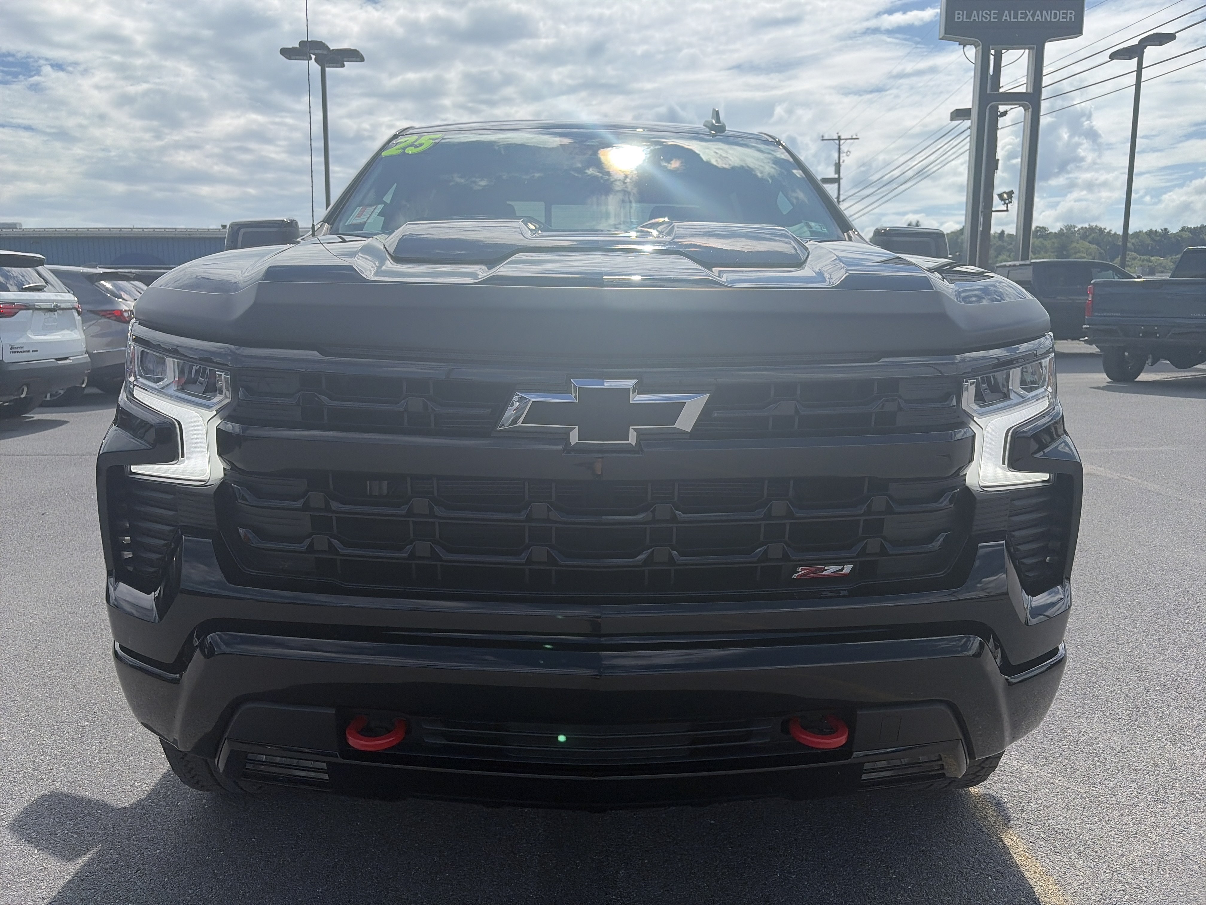 Used 2025 Chevrolet Silverado 1500 LT Trail Boss w/ Convenience Package II AWD/4WD image 10