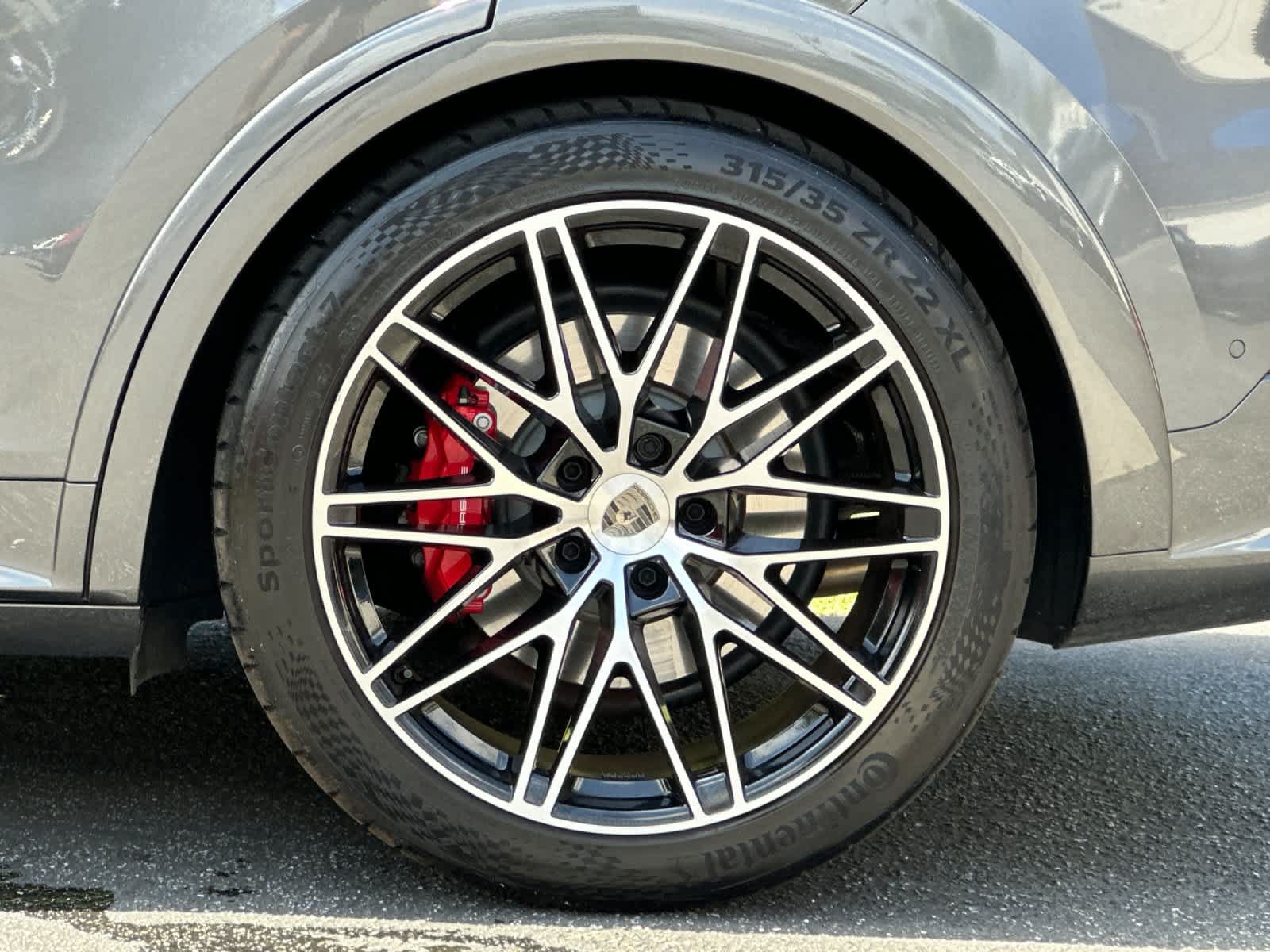 Certified 2025 Porsche Cayenne Turbo AWD/4WD image 32