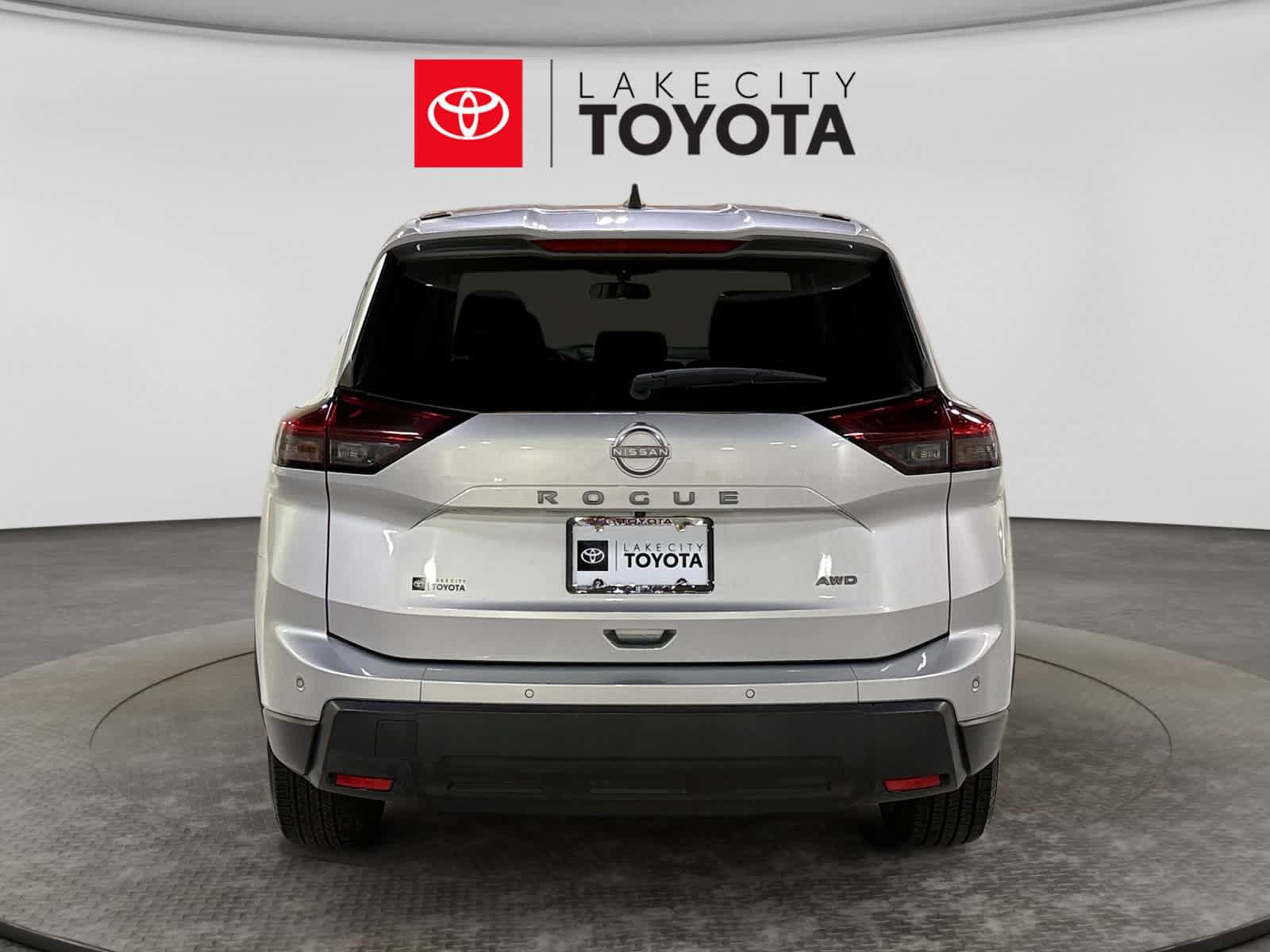 Used 2024 Nissan Rogue S AWD/4WD image 7