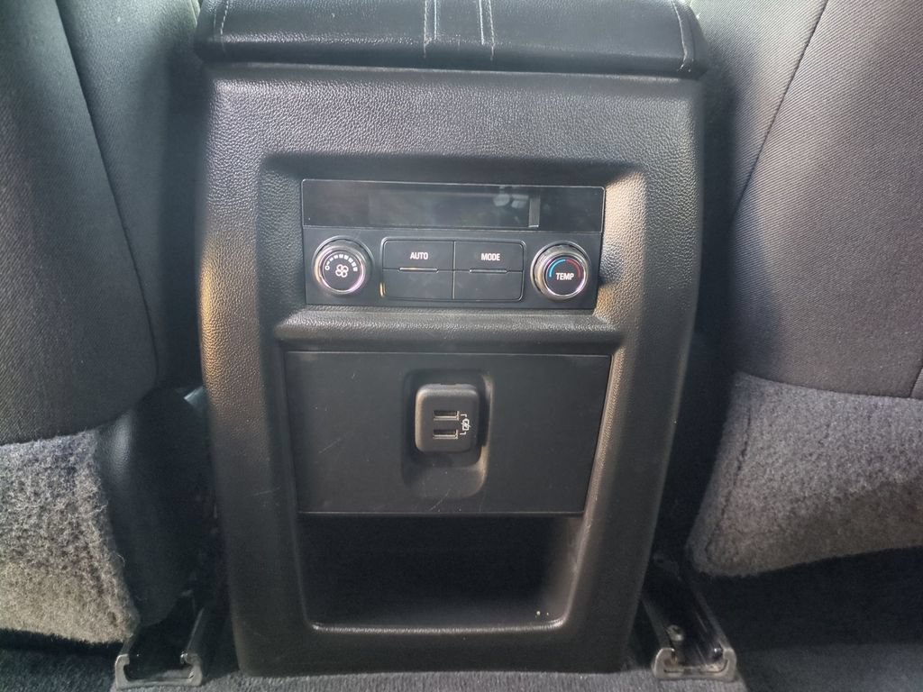 Used 2023 Chevrolet Traverse LT FWD image 29