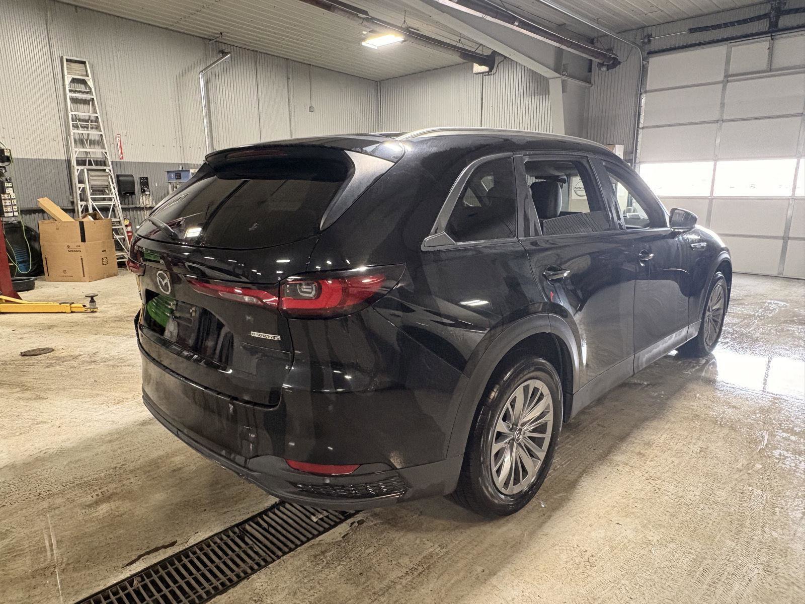 Used 2024 MAZDA CX-90 3.3 Turbo w/ Select Package image 4