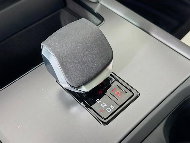 Used 2025 Land Rover Discovery Sport S image 18