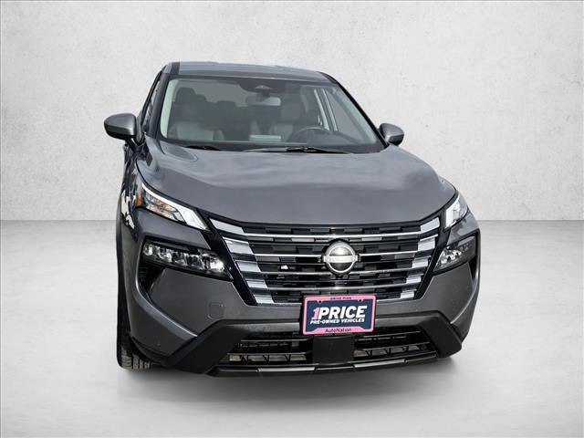 Used 2024 Nissan Rogue SV AWD/4WD image 2