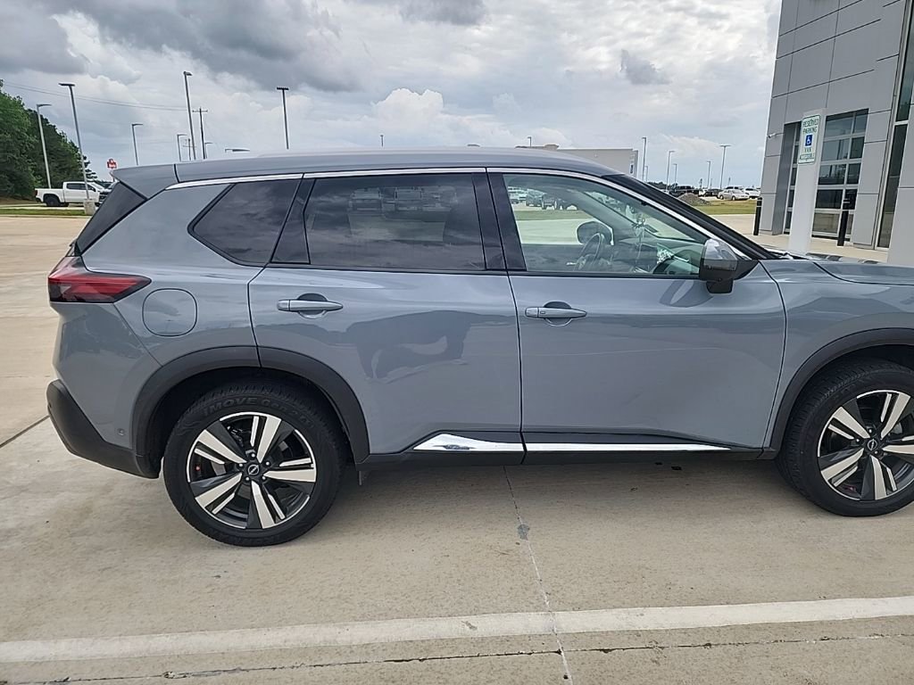 Used 2023 Nissan Rogue SL w/ SL Premium Package image 4