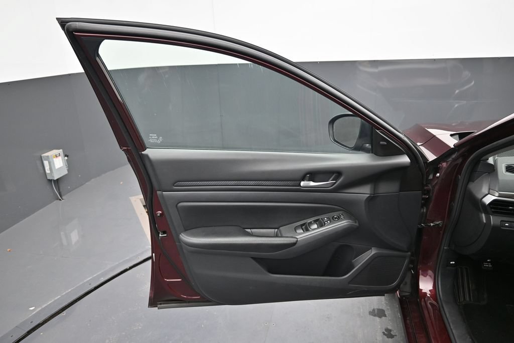 Used 2024 Nissan Altima 2.5 SV FWD image 16