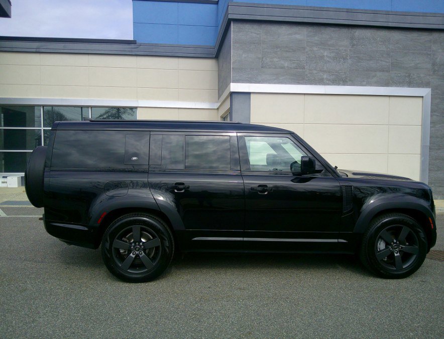 Used 2023 Land Rover Defender 130 X-Dynamic SE image 14