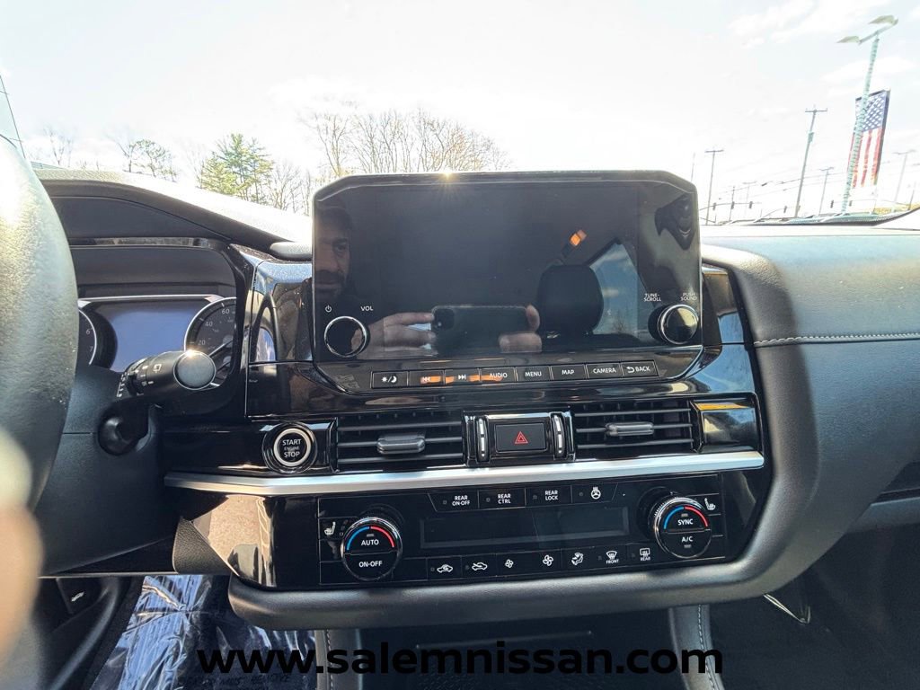 Certified 2023 Nissan Pathfinder SL w/ Black Appearance Package AWD/4WD image 9