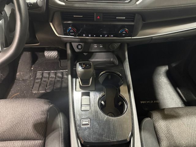 Used 2024 Nissan Rogue SV image 11