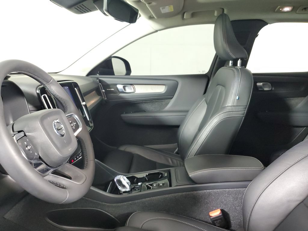 Certified 2024 Volvo XC40 B5 Ultimate w/ Protection Package Premier AWD/4WD image 21